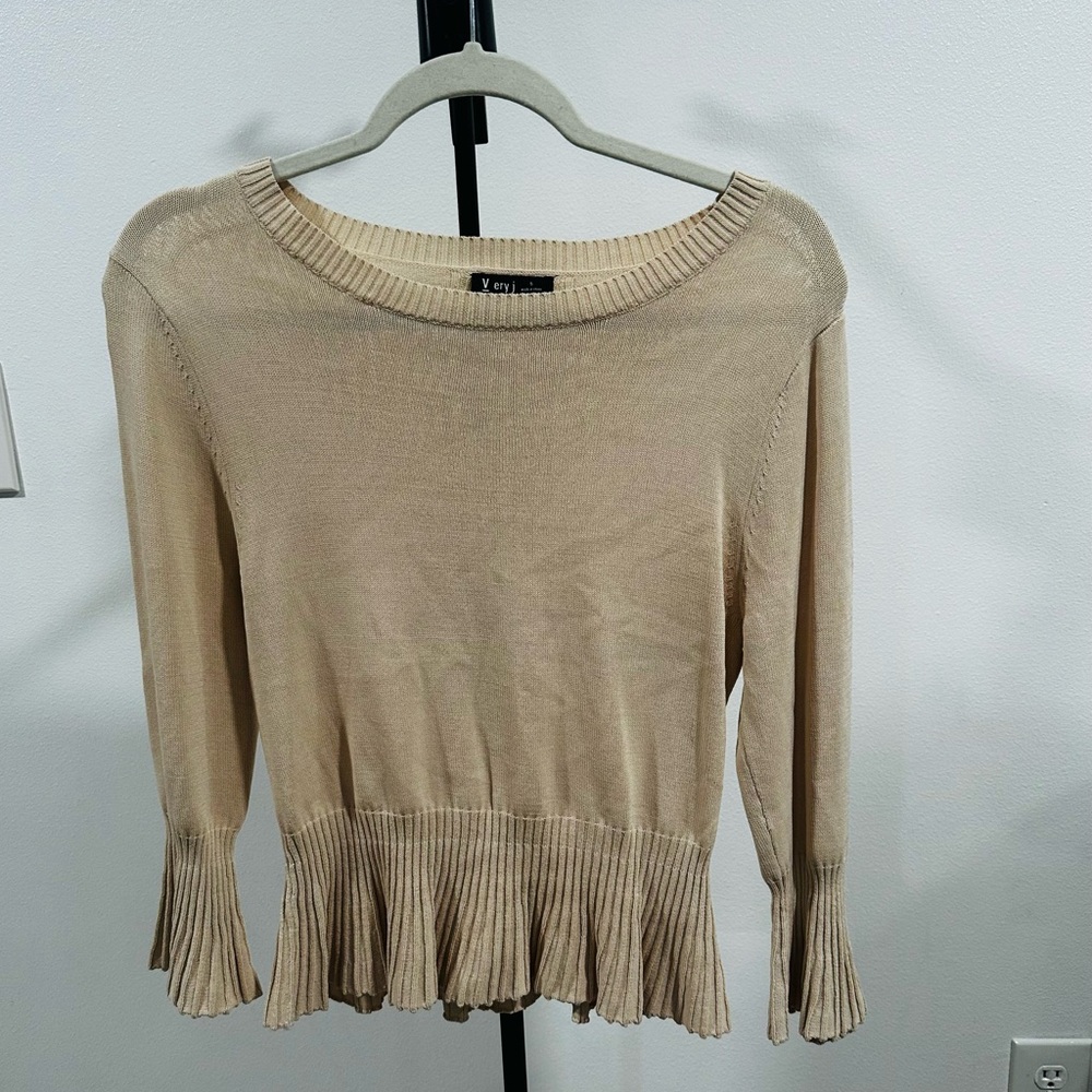 V eri j Beige Knit Sweater with Pleated Hem - Picture 2 of 4